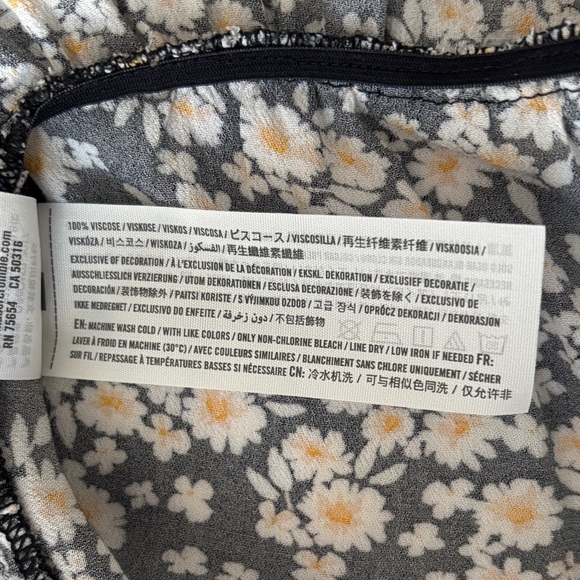 Floral Top - Picture 6 of 6